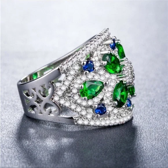 New Luxury 925 Silver  Emerald Diamond Party Ring New - Picture 2 of 5